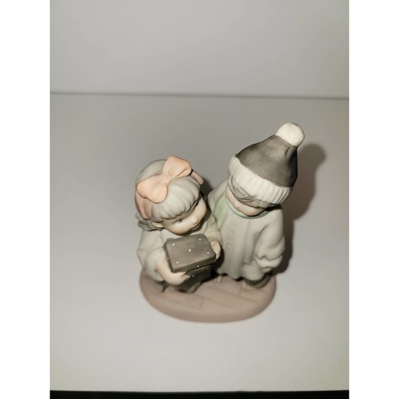 Kim Anderson’s Enesco 1997 Figurine Love is the Greatest Gift of All 284475 - Picture 5 of 8